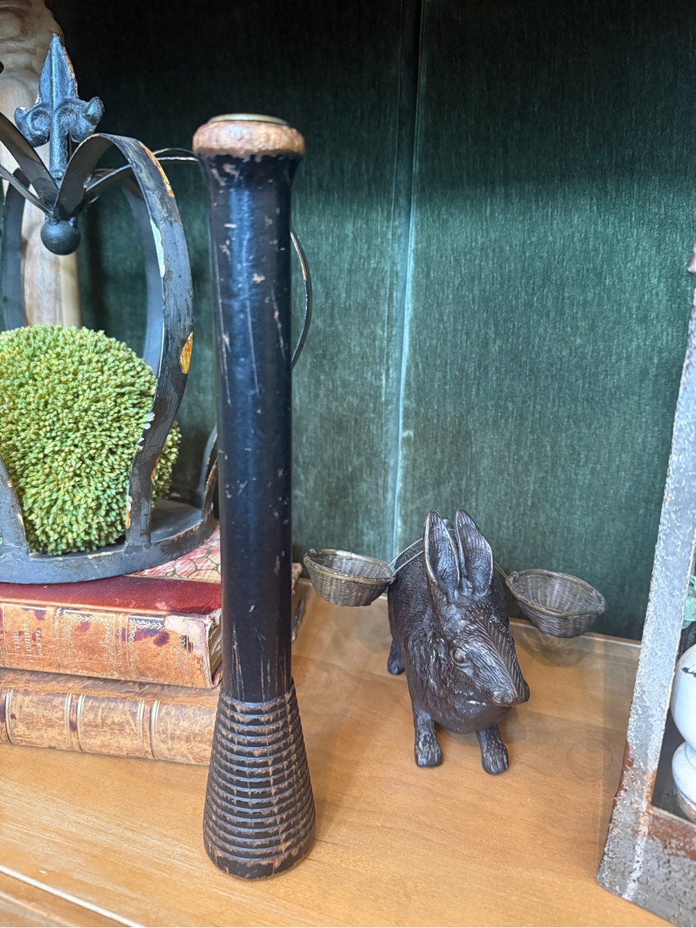 Vintage Distressed Beehive Black Wooden Industrial Bobbin - Picture 7 of 15